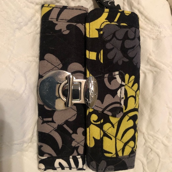 Vera Bradley wristlet - Picture 1 of 3